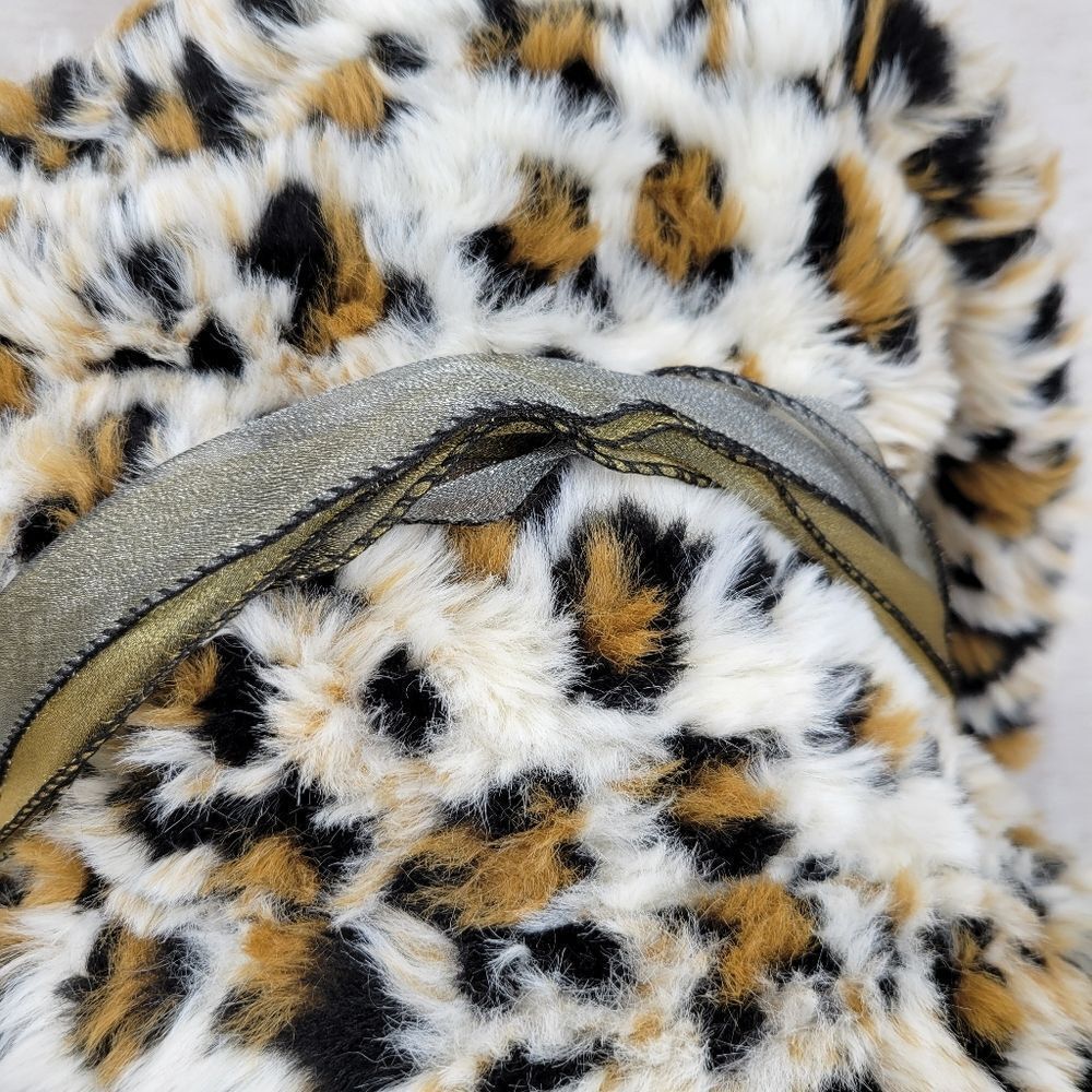 Newport News Y2K or 90s Leopard Print Faux Fur Cape with Bow - Picture 6 of 12